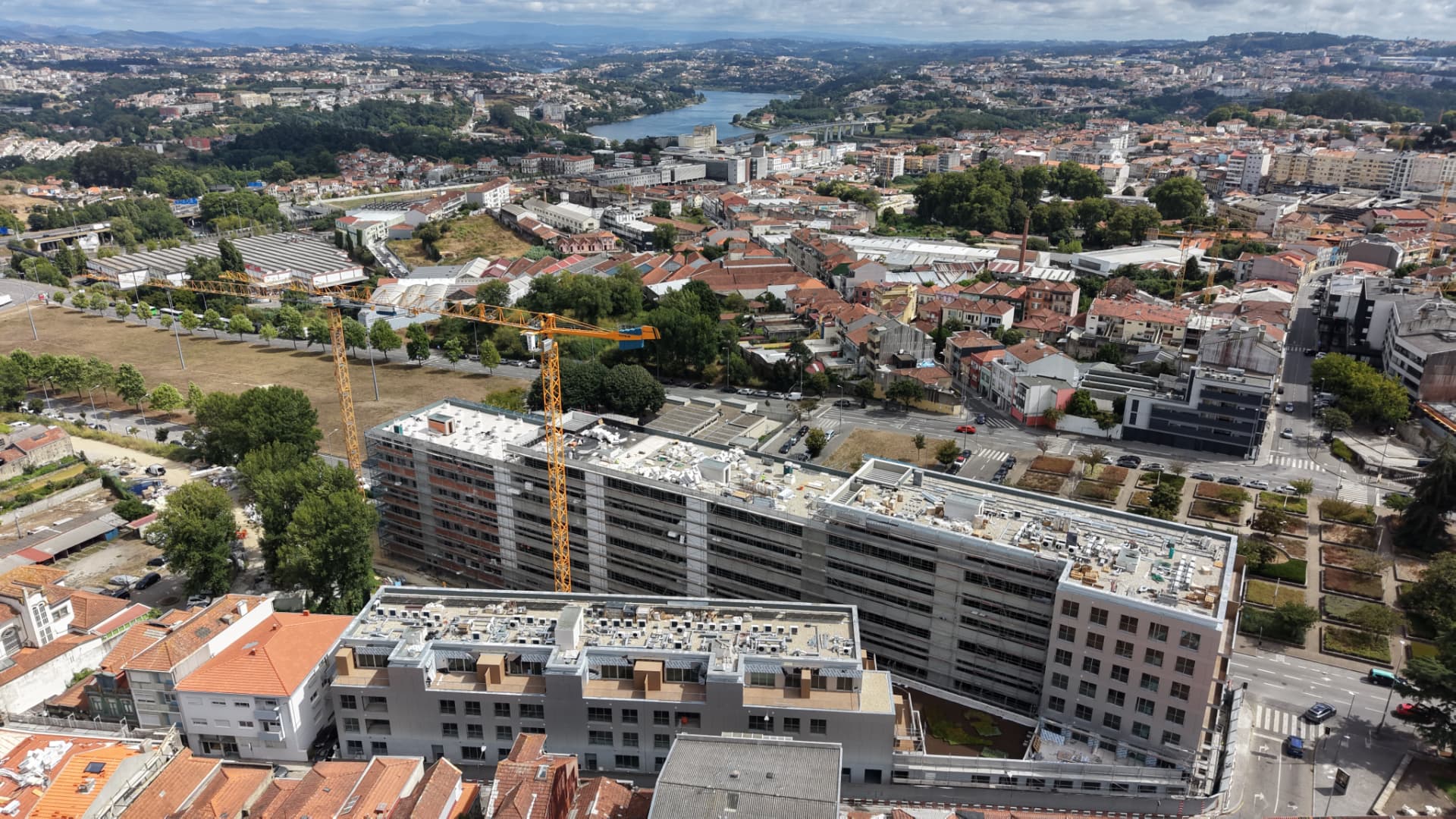 Vista sobre o rio Douro a partir da obra — FLORES, agosto 2026